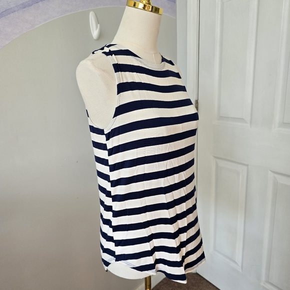 Cupio | Medium | Blue & White Striped Sleeveless Tank - Picture 3 of 8